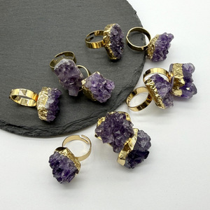 Vente chaude transfrontalière : Bague ouverte en alliage électroplaqué avec amas d'améthyste naturelle, cristal de mode, <span class=keywords><strong>Lianyungang</strong></span> Donghai County - Product Image 3