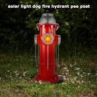 Ornement de jardin en résine rouge en forme d'hydrant avec empreinte de patte lumineuse et chaîne argentée, décoration réaliste pour pelouse, pour commémoration d'un animal de compagnie ou cour extérieure