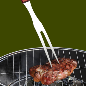 Ensemble d'ustensiles de cuisson pour <span class=keywords><strong>barbecue</strong></span> personnalisé en gros, 18 pièces, manche en <span class=keywords><strong>bois</strong></span>, acier inoxydable, ensemble d'outils de <span class=keywords><strong>barbecue</strong></span> d'extérieur avec sac portable - Product Image 4