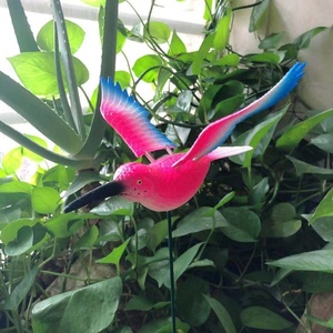 Ornement de jardin en plastique volant en forme de colibri rose personnalisé, écologique, résistant aux UV, aménagement paysager artificiel, ornements d'extérieur - Product Image 2