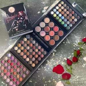 Paleta <span class=keywords><strong>de</strong></span> Maquillaje Bella Ultramo 117 Colores <span class=keywords><strong>Karol</strong></span> G Negro, Paleta <span class=keywords><strong>de</strong></span> Belleza Altamente Pigmentada, Paleta <span class=keywords><strong>de</strong></span> Sombras <span class=keywords><strong>de</strong></span> Maquillaje - Product Image 4