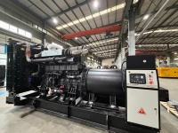 Groupe électrogène diesel silencieux refroidi par eau Yuchai 120 kW 150 kVA, triphasé 50 Hz/60 Hz, avec capot insonorisé et ATS, pour utilisation en veille