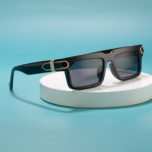 Lunettes de soleil carrées tendance noires unisexes avec verres PC UV400 pour la protection solaire, idéales pour les voyages et la conduite - Product Image 4