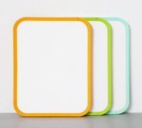 Mini tableau blanc effaçable à sec de bureau, cadre en plastique coloré, tableau en métal laqué avec marqueur et ruban adhésif pour la maison, le bureau et les enfants - Ohsung AP01