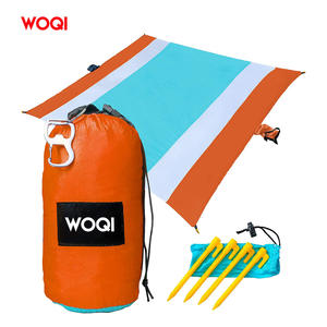 Tapis de pique-nique extérieur Woqi 10ft x 9ft, léger, en nylon, rectangulaire, avec sac de transport et piquets pour le camping et la plage - Product Image 1
