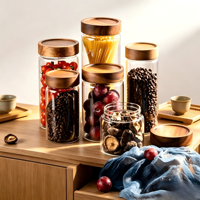 Le récipient en verre silicate à haute teneur en bore, livré avec un couvercle en bois d'acacia, convient au stockage du café, du thé et des céréales.