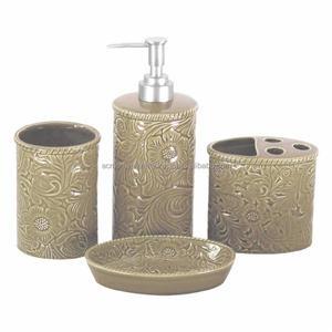 Juego de 4 accesorios de baño personalizados en acero inoxidable con acabado multicolor, perfectos para una decoración del hogar asequible - Product Image 3