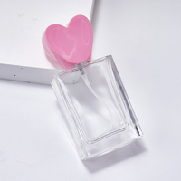 Flacons en verre de sérum pour soins de la peau, parfum clair de haute qualité, 30 ml, forme carrée plate, vaporisateur à pompe en forme de cœur rose, logo personnalisé