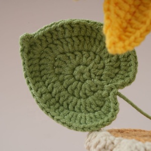 Planta de Girasol Grande Hecha a Mano con Ganchillo, Flor Artificial Realista en Maceta, Adorno de Escritorio |   Regalo para el Día del Maestro - Product Image 5