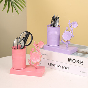Portalápices de hierro con diseño de flor de ciruelo Master Gu, organizador de escritorio para oficina y estudiantes - Product Image 1