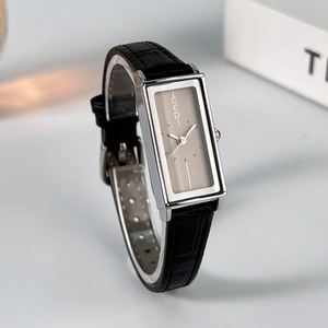 Reloj de Cuarzo con Correa de Cuero Rojo de Moda, Regalo Perfecto para las Fiestas para Mujer - Product Image 5