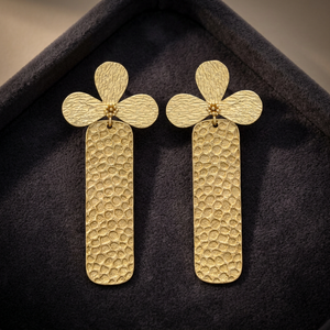 Ensemble de boucles d'oreilles plaqué or, design ethnique unique en forme d'architecture, motif pétales de fleurs, boucles d'oreilles pendantes, cadeau - Product Image 2
