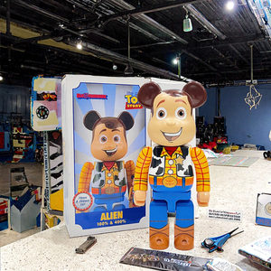 ขายส่ง Lanyi BearBrick 400 ตัว ฟิกเกอร์แอคชั่น งานประติมากรรมเรซิ่นตกแต่งบ้าน ของที่ระลึกแฟชั่น ตุ๊กตาตัวละคร ของขวัญ - Product Image 3