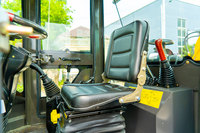 Chargeuse-pelleteuse compacte 5400 kg 4x4 avec godet d'excavation de 0,2 m³ et chargeur de 1 m³ pour la construction urbaine