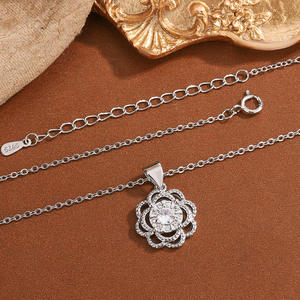 Offre Spéciale KYNL0372 3A Zircon pendentif collier pour femmes à la mode à la mode lame chaîne en laiton matériel numéro forme fleur motif - Product Image 4