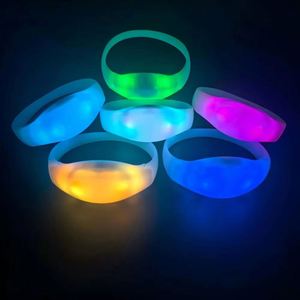 Pulsera LED Intermitente Portátil con Batería de 5-10 Horas, de Plástico, para Eventos, Fiestas, Silicona, Festivales, Deportes, Carreras Nocturnas, Conciertos - Product Image 1