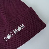 Bonnet tendance bordeaux avec logo personnalisé brodé « DOG MOM », bonnet tricoté chaud d'hiver pour amoureux des animaux, bord côtelé, vente en gros