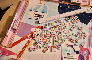 Modernas y Lujosas Fichas de Mahjong Americanas con Temática Invernal, 160 Piezas, Serie Chalet Lift con Cabaña Acogedora y Gráficos Inspirados en el Esquí - Product Image 6