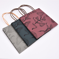 Sac cadeau en papier kraft gris classique écologique personnalisé OEM avec laminage à chaud doré pour emballage de bijoux, montres et boutiques