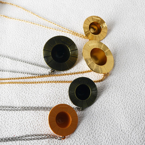 Collana con Ciondolo a Forma di Cappello di Paglia in Lega Placcata Oro, Catena in Metallo Anime per Uomo e Donna, Portachiavi in Lega di Zinco - Product Image 3