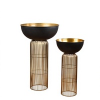 Set Pot Tanaman Indoor Mewah Modern Berbahan Logam, Desain Mangkuk Hitam Berlapis Emas, Set 2 Pot dengan Alas Pilar Logam untuk Pajangan Lantai