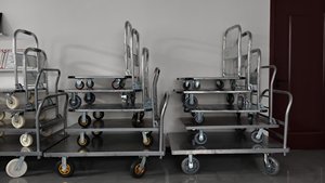 प्रयोगशाला मोबाइल कार्ट 120*80 सेमी स्लाइवर स्टील गाड़ी 8 इंच के सोने के पहियों के साथ 8 इंच के सोने के पहियों के साथ - Product Image 5