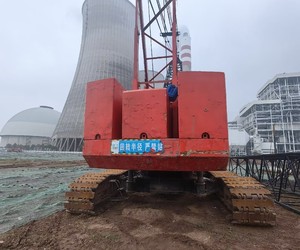 Grue sur chenilles Hitachi KH700 d'occasion de haute qualité, 150 tonnes, à vendre avec composants essentiels : moteur et alternateur - Product Image 2