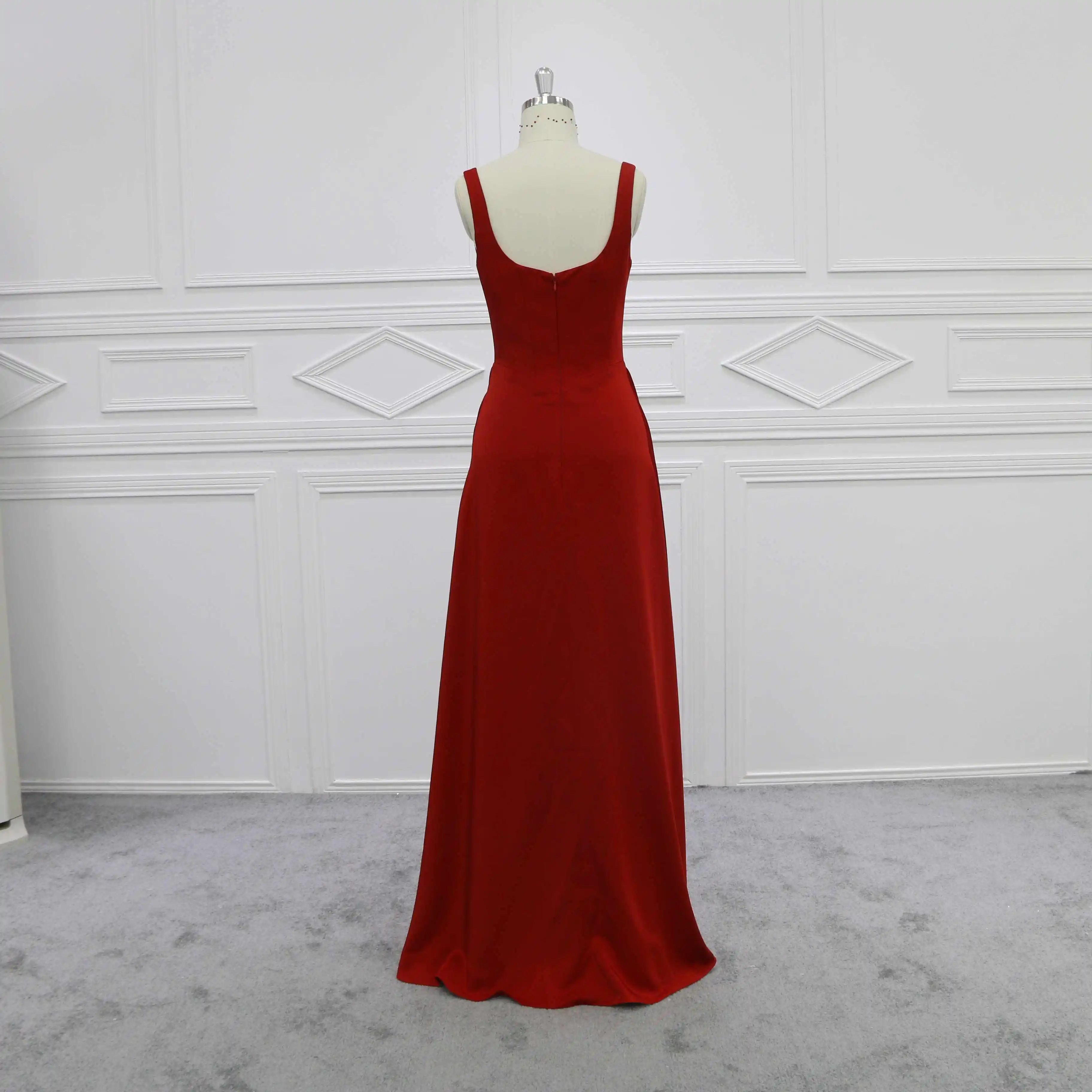 新しいヨーロッパとアメリカの女性のセクシーなパーティードレスの女性の深い赤い宴会のイブニングドレス