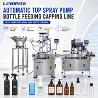 Machine de conditionnement automatique haute vitesse pour flacons ronds en plastique avec tête de pulvérisation à quatre roues et système de pressage et de vissage des bouchons