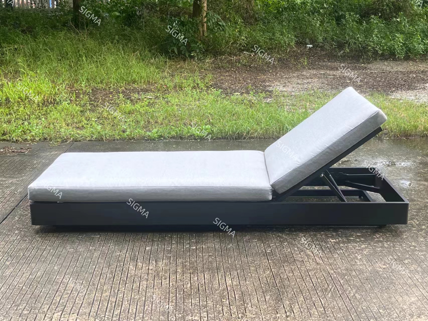 2025 Classic NEWEST Modern Outdoor Swimming Pool Sun Bed Aluminum Outdoor Luxury  Chaise Lounge
