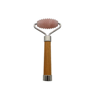 Nuovo Rullo <span class=keywords><strong>di</strong></span> <span class=keywords><strong>Giada</strong></span> in Quarzo Rosa e <span class=keywords><strong>Gua</strong></span> <span class=keywords><strong>Sha</strong></span> in Legno, Strumento Naturale per Massaggi Corpo e Viso, Kit per la Cura della Salute e il Benessere - Product Image 1