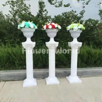 Colonnes et piliers d'inspiration grecque et romaine pour décorations extérieures de mariage, clôtures de jardin, centres de table de mariage, toiles de fond et photographie événementielle