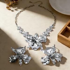 Nuevo Conjunto de Collar y Pendientes de Flor Grande Exagerada de Aleación de Oro para Mujer, Joyería de Declaración para Vestido de Noche, Banquete, Fiesta, Aleación de Zinc - Product Image 6