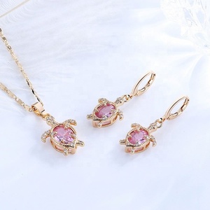 ชุดเครื่องประดับ Hd Jewelry สร้อยคอแฟชั่นและต่างหูเพชรคิวบิกเซอร์โคเนีย ดีไซน์เต่าน่ารัก ชุบทอง 18K วัสดุทองเหลืองคุณภาพ Aaa สำหรับผู้หญิง - Product Image 4