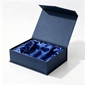 Boîtes cadeaux rigides à fermeture magnétique personnalisées bleu marine |   Boîte de luxe avec doublure en satin bleu pour les soins de la peau, les jouets en peluche et les coffrets cadeaux haut de gamme - Product Image 2
