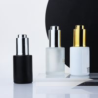 Benutzer definierte Farbe 30ml 50ml Frosted Clear Amber Glas ätherisches Öl Tropf flasche Flache Form mit Silber Gold Press Dropper