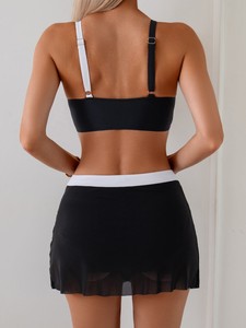 Ensemble bikini 3 pièces color block avec haut croisé, jupe en maille taille haute et paréo pour femme, vente en gros - Product Image 3