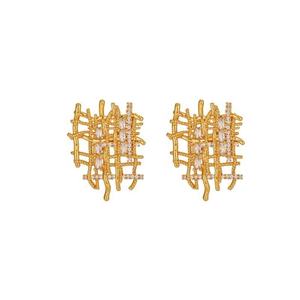 Pendientes de Botón de Metal Tejido Chapados en Oro con Microincrustaciones de Circonita Geométrica de Estilo Europeo Americano de Alta Gama para Mujer, Regalo de Moda - Product Image 6