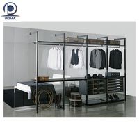 Dressing sur mesure avec portes vitrées, placard intégré, placage, tiroir à chaussures et tringle de suspension pour dressing haut de gamme