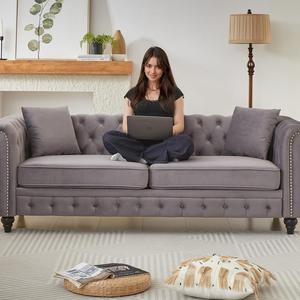 Sofá Chesterfield Italiano de Alta Gama, Posmoderno, Tapizado en Tela, Lujoso y Cómodo, de Tres Plazas, con Patas de Madera Maciza - Product Image 4