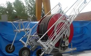 เครื่องชลประทานในฟาร์มพร้อมรีลท่อยาวปั๊มและปืนยิงฝนสำหรับรดน้ำทางการเกษตรในพื้นที่กว้าง - Product Image 2