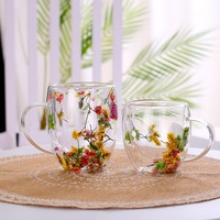 Grosir Cangkir Mug Kopi Teh Kaca Borosilikat Dinding Ganda 250ml 8.5oz dengan Bunga Kering Bunga Abadi dan Pegangan