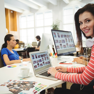 Marketing en Redes Sociales para Empresas, Creación de Contenido Digital, Tableta con Iconos de Diseño Creativo para Soluciones de Marca Modernas - Product Image 4