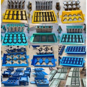 Máquina de bloques 4 bloques <span class=keywords><strong>a</strong></span> la vez 8 pulgadas 200mm Máquina móvil para hacer ladrillos Nigeria - Product Image 5