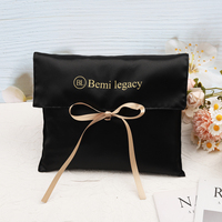 Enveloppe en satin personnalisée Sac d'emballage cadeau cosmétique Perruque en cheveux en satin de soie imprimée avec logo personnalisé Pochette enveloppe à poussière pour lingerie