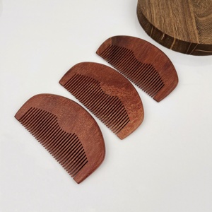 Venta al por mayor: Peine de <span class=keywords><strong>barba</strong></span> de madera de bolsillo con dientes finos, antiestático, portátil para el cuidado de <span class=keywords><strong>la</strong></span> <span class=keywords><strong>barba</strong></span> y el vello facial masculino. - Product Image 2