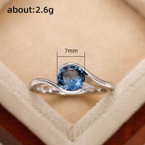 Anello con gemma rotonda blu per donna, elegante gioiello da dito alla moda - Product Image 5