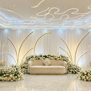 Décoration de scène de mariage LEDA, rideau de perles de cristal suspendues, arche en métal doré à 5 bras pour la décoration d'événements et de fêtes - Product Image 1