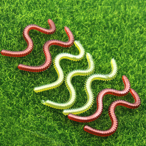 Señuelo de pesca de agua dulce tipo Sandworm de 9cm, verde y rojo, para lubina. - Product Image 3