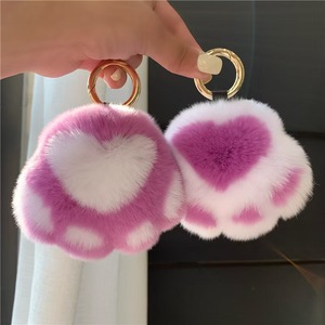 かわいいレックスラビットファーのアニメ風虎の爪バッグペンダント、スタイリッシュなキーホルダーアクセサリー、軽量で柔らかい猫の足のぬいぐるみキーリング - Product Image 3